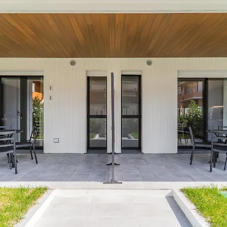 Smeraldo Acquamarina Waterfront *